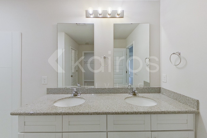 Building Photo - 301 Monarch Ln