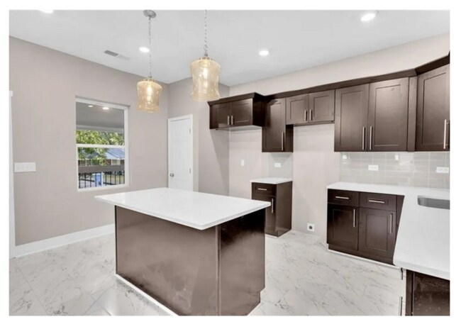 Building Photo - Fully Renovated Ranch-Style Home with Mode...