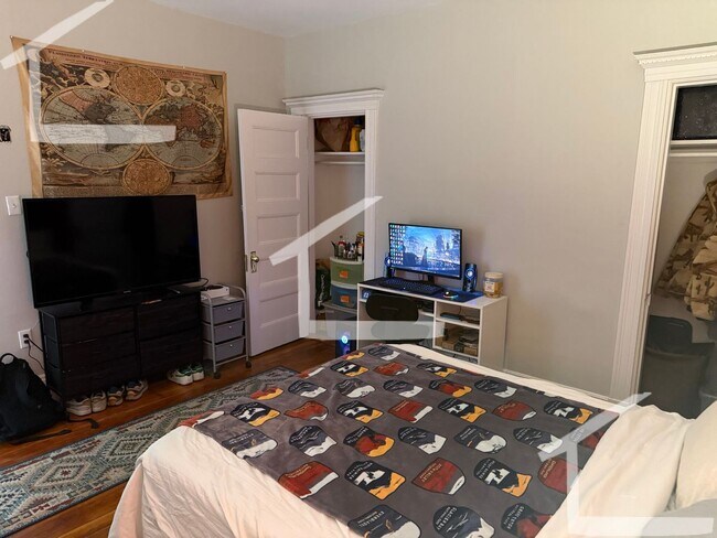 Building Photo - Allston 4.5Bed/2Bath Available 9/1! Heat and Hot Water Included!