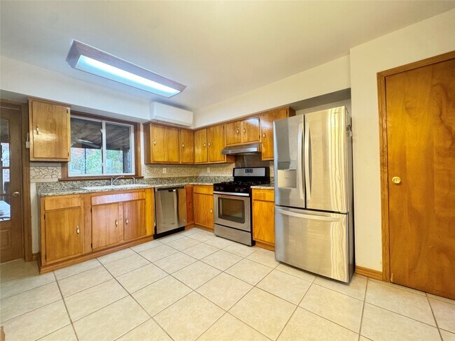 Building Photo - 300 Rano Blvd