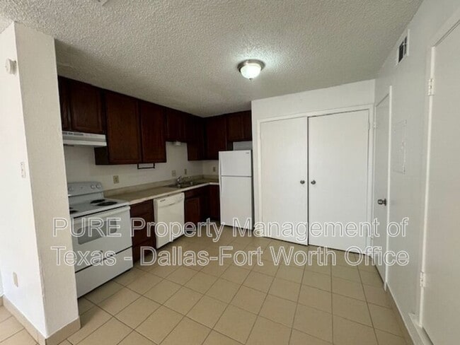 Building Photo - 901 S Mesquite St