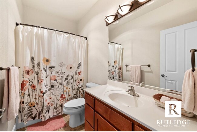 Building Photo - STUNNING 4 Bed/3.5 Bath Home in Talent!!!