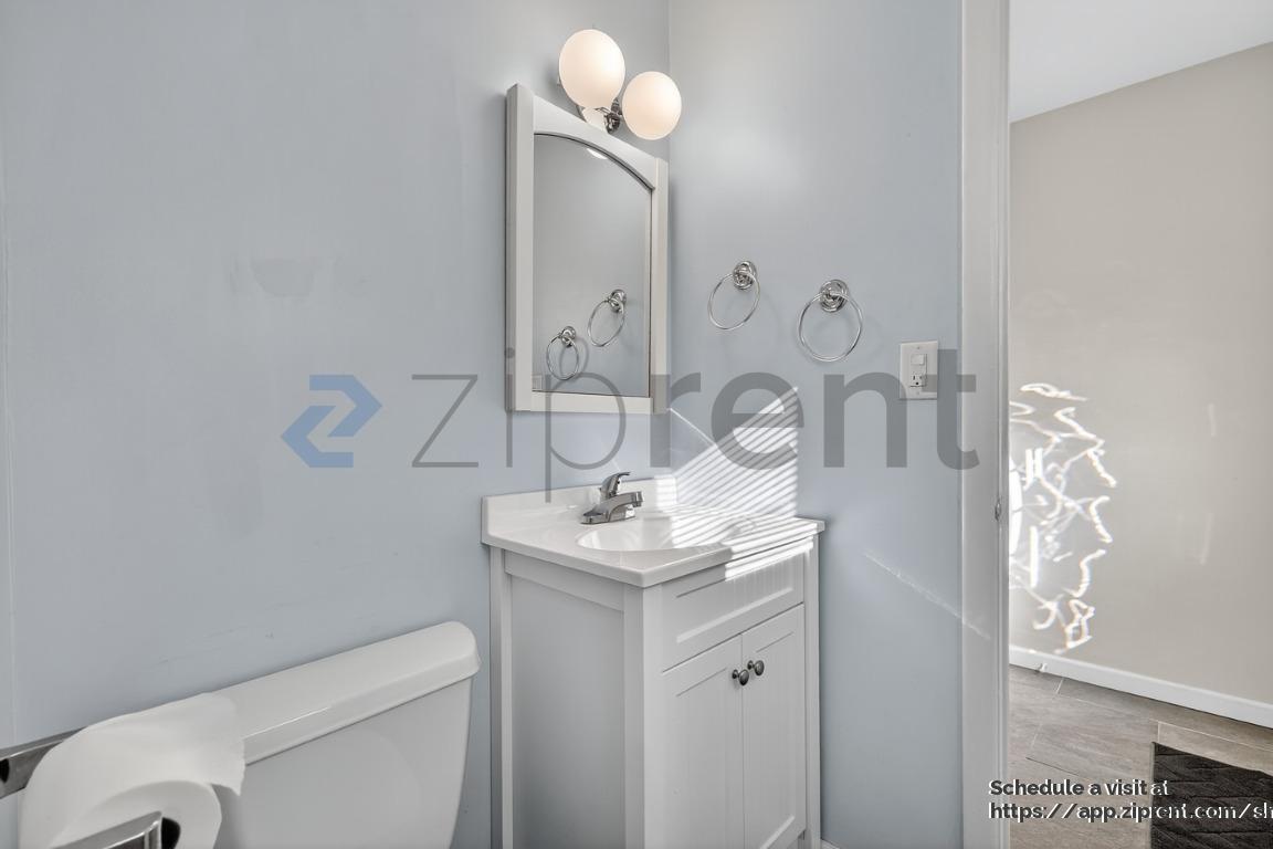 Building Photo - 68 Lyman Rd