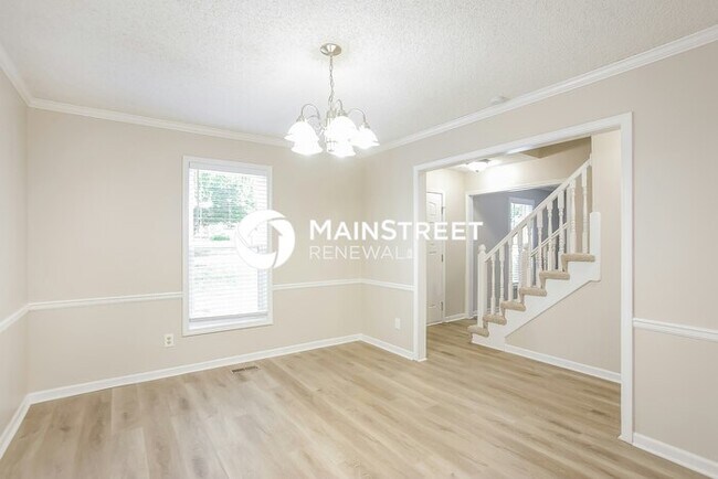 Building Photo - 4 Bedroom Pet-Friendly Home in Kansas City, MO with Main Street Renewal