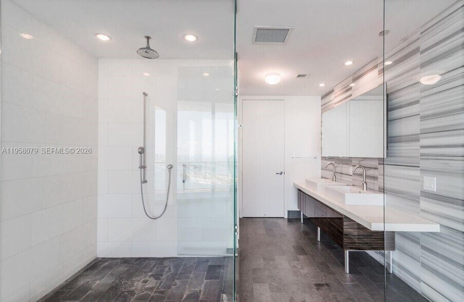 Building Photo - 1100 Biscayne Blvd