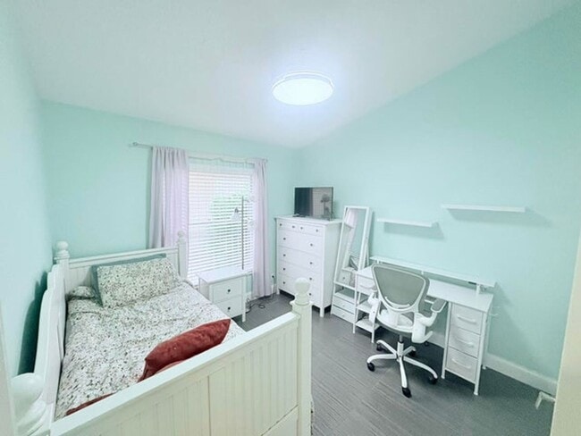Building Photo - 1504 Lake Breeze Dr