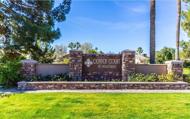 Building Photo - Beautiful 55+ Ahwatukee neighborhood spaci...