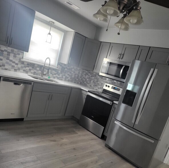 Kitchen - 801 Portland St