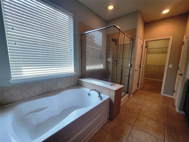 Building Photo - 17006 Cherokee Lake Ln