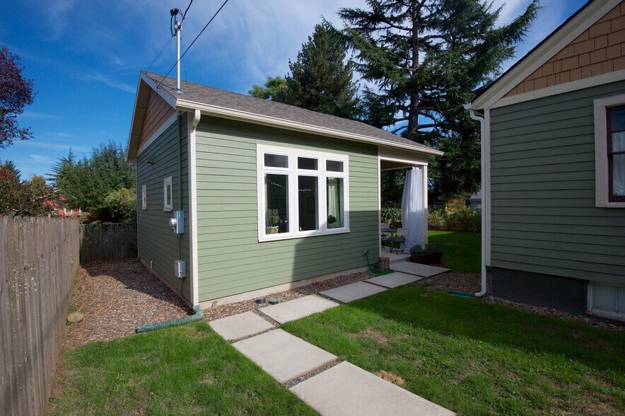 Building Photo - 4239 NE Skidmore St.