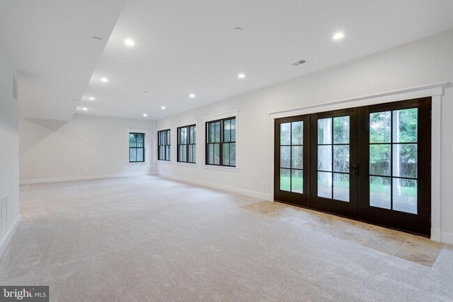 Building Photo - 5615 McLean Dr