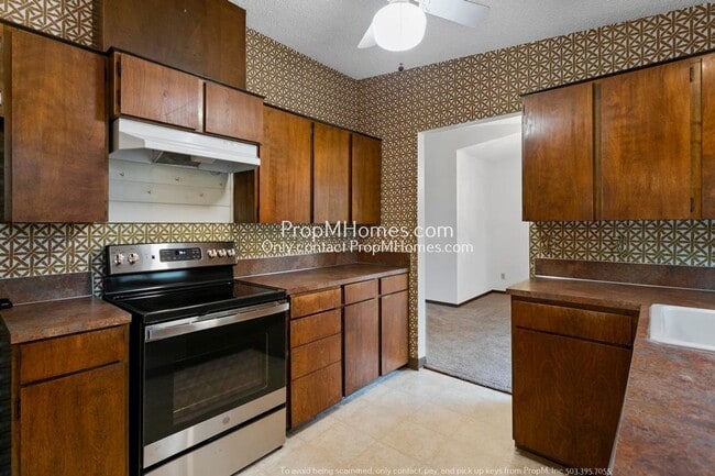 Building Photo - Spacious Elegance: A Four-Bedroom Retreat in the Heart of Palisades!