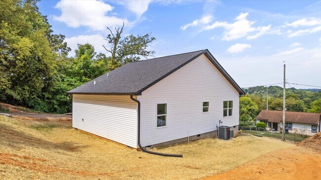 Building Photo - 3900 Lilac Ave