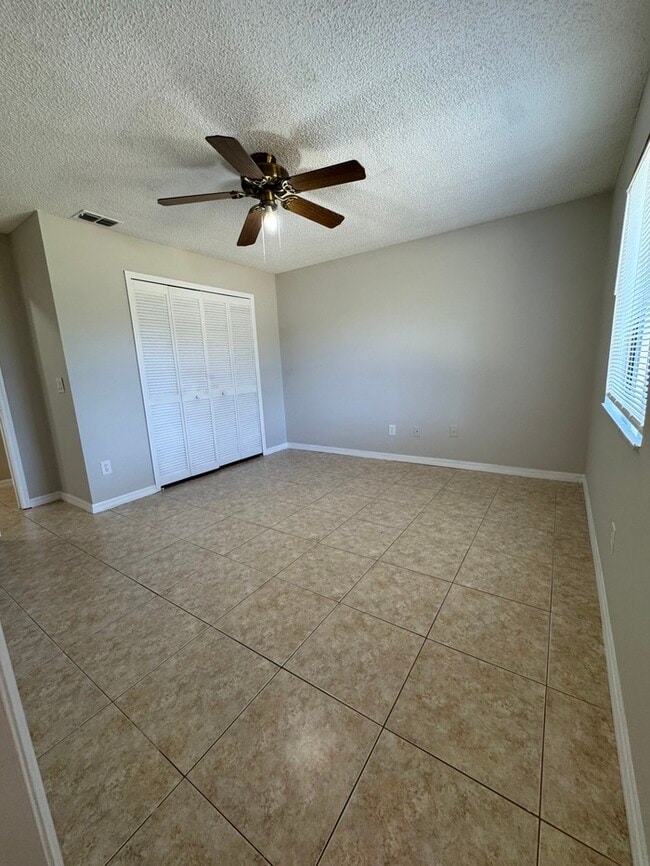 Building Photo - 1732 Laredo Dr