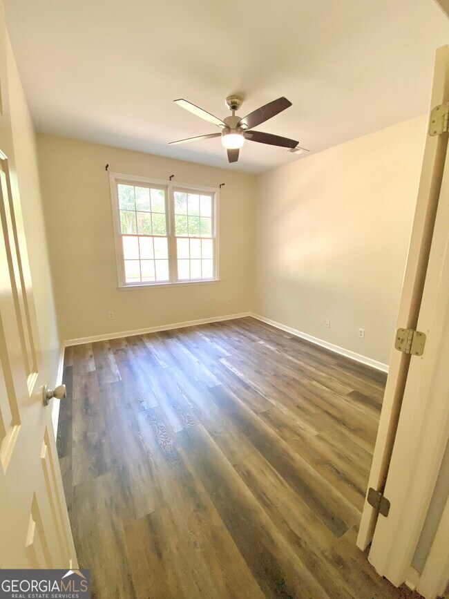Building Photo - 33 Tall Timbers Cir