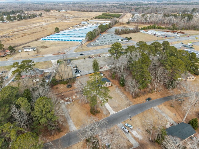 Building Photo - 340 Circle Dr