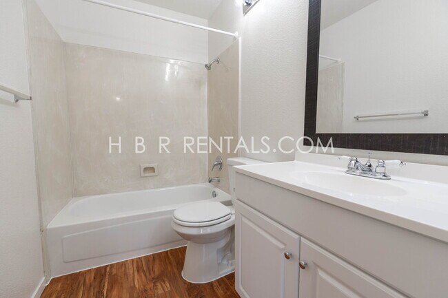 Building Photo - Charming Corner Haven: 3BR/2.5BA with Modern Upgrades in Tracy, CA