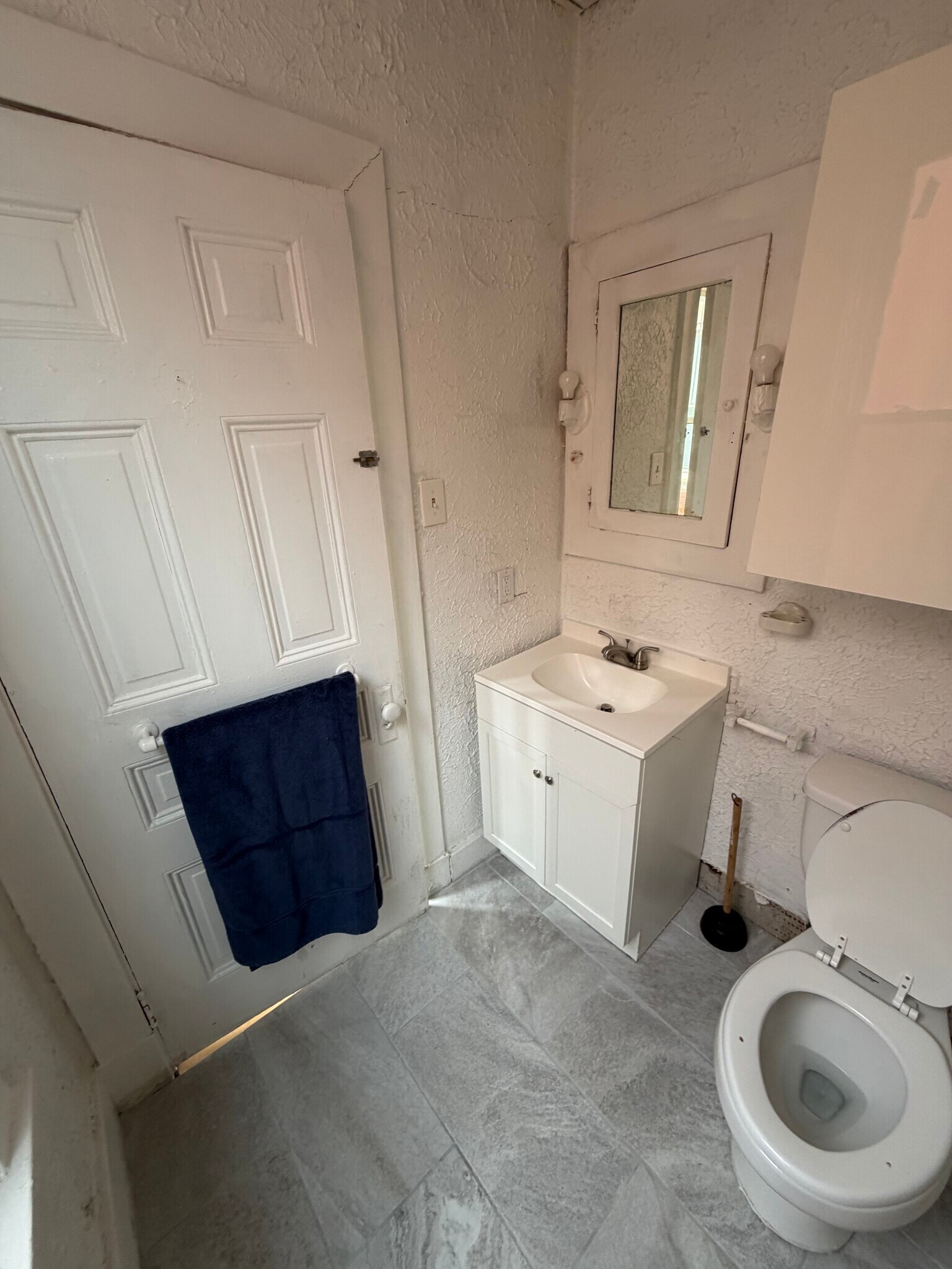 bathroom - 351 Stratford Ave