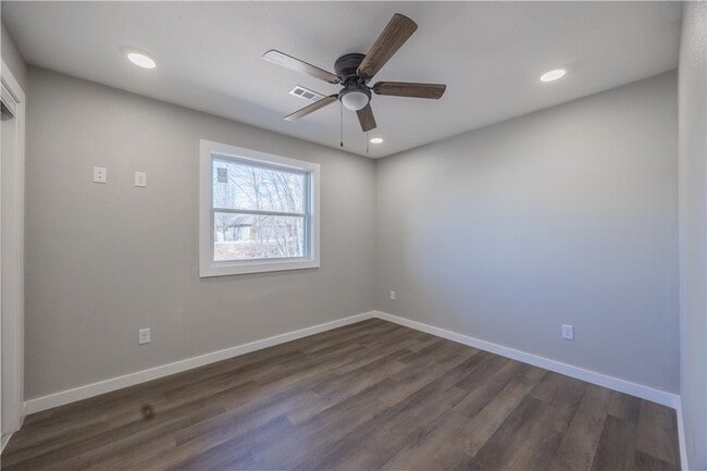 Building Photo - 17 Dillow Dr