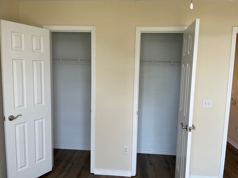 Building Photo - 511 Brookfield Dr