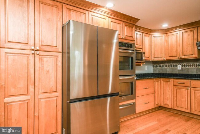 Building Photo - 9627 Locust Hill Dr