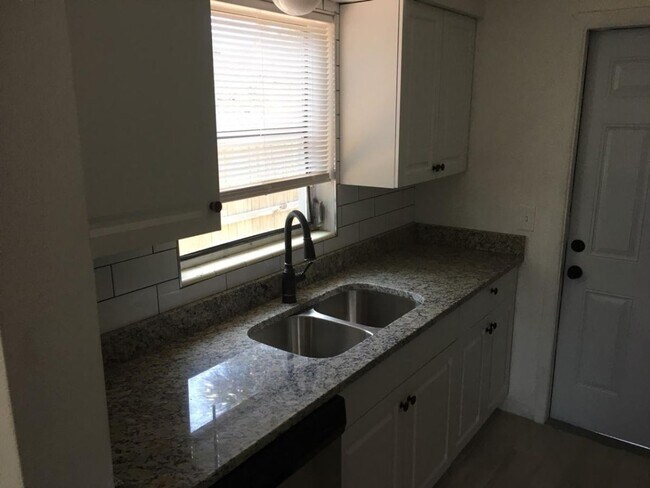 Building Photo - Remodeled 3 bedroom / 2 bath in Coquina Ke...