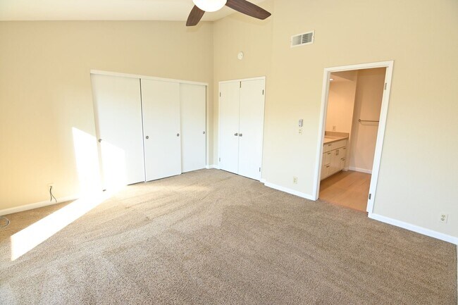 Building Photo - Nicely upated 2 Story Townhouse at Mansion Park with 2 Master Suites.