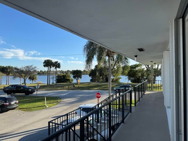 Building Photo - 3080 Lake Osborne Dr