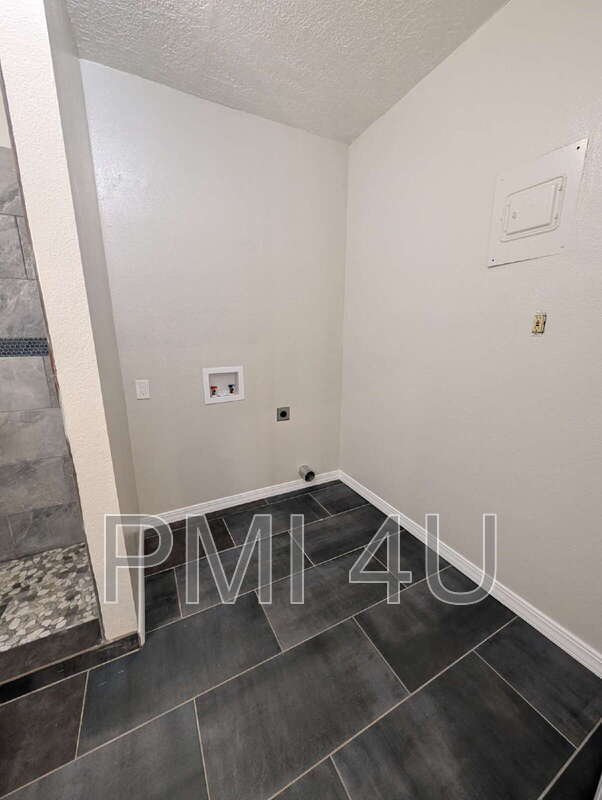 Building Photo - 917 8th St SW