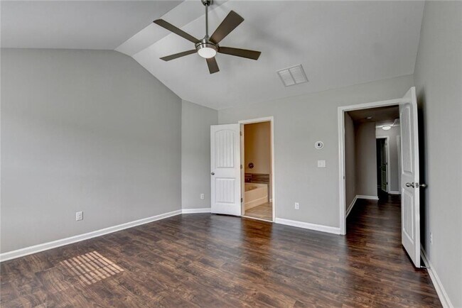 Building Photo - 7245 Heritage Oak Ct