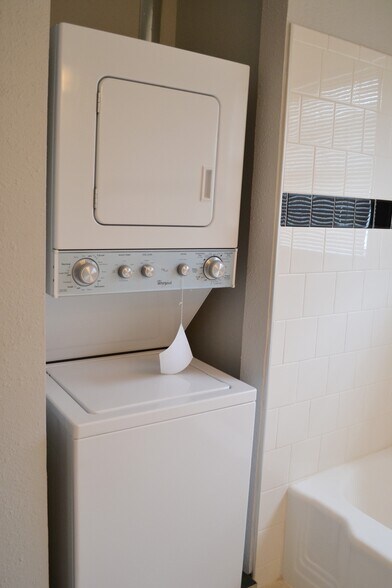 New, in unit W/D - 1525 Bonnie Brae Street