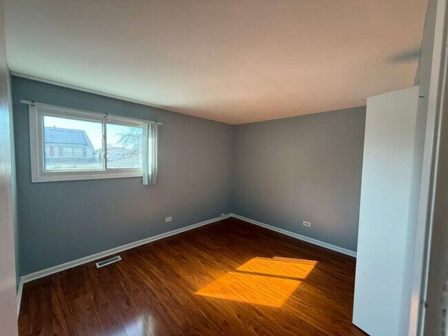 Building Photo - 1945 Hancock Dr