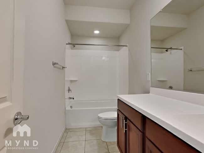 Building Photo - 8756 W Rancho Dr
