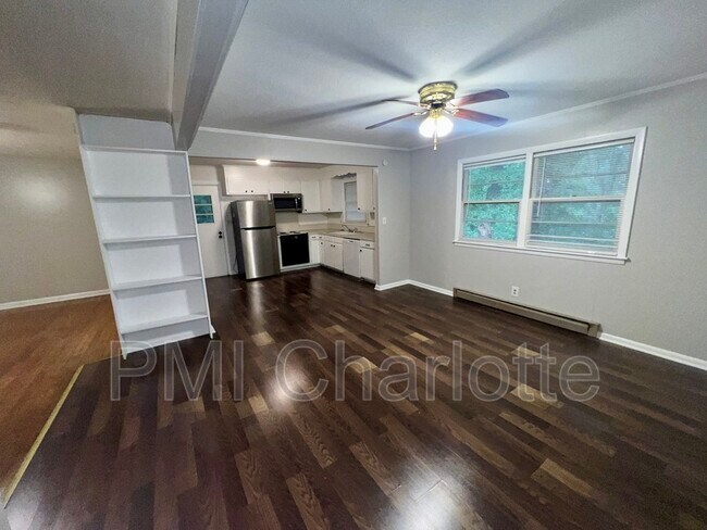 Building Photo - 3017 Arnold Dr