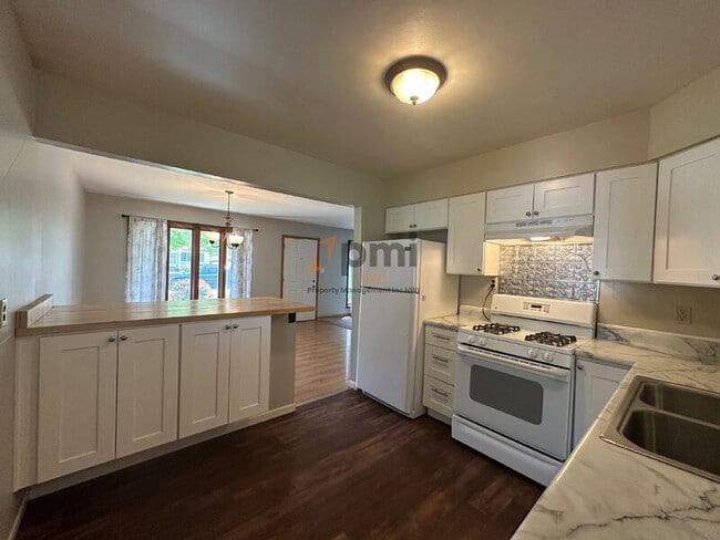 Building Photo - 6850 Van Buren Pl