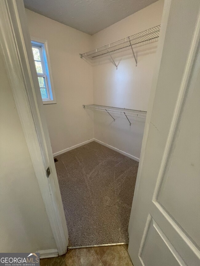 Building Photo - 721 Meadow Spring Dr