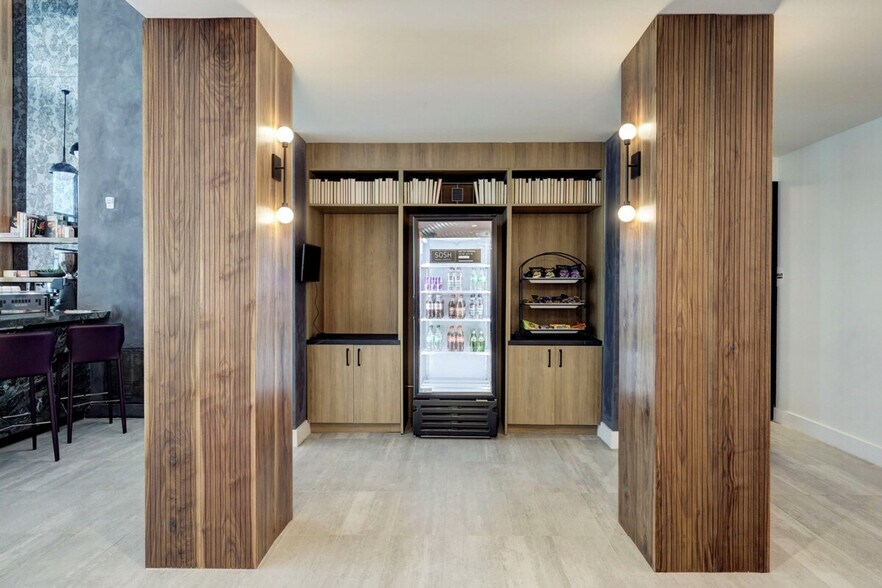 Building Photo - 2137 Pelham Dr