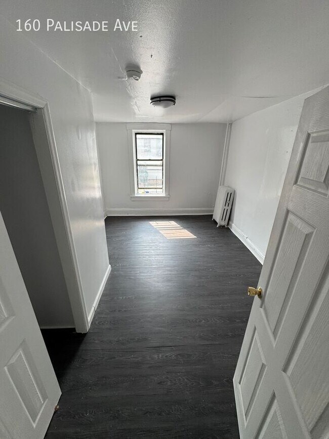 Building Photo - 160 Palisade Ave