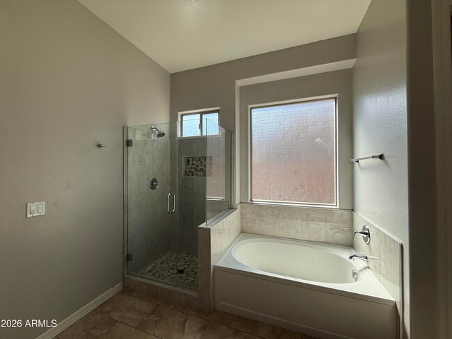 Building Photo - 2417 E Iris Dr