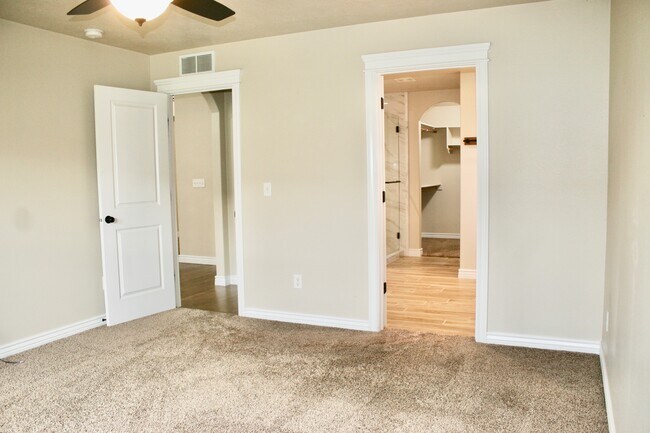 Building Photo - Silver Lining