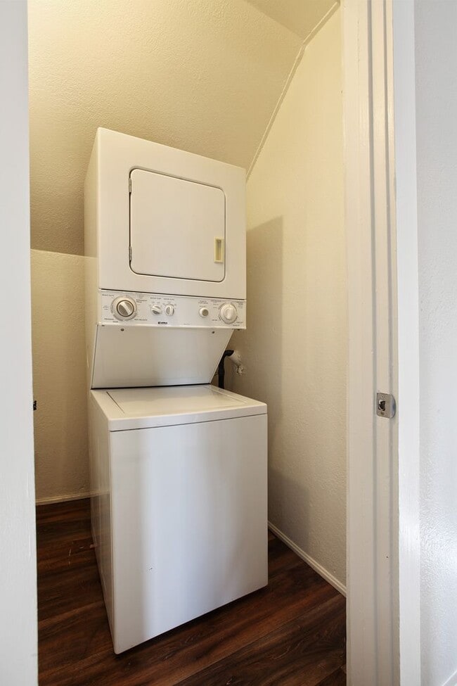 Building Photo - Darling 2 Bedroom Convenient Stanwood Home Move in Ready!