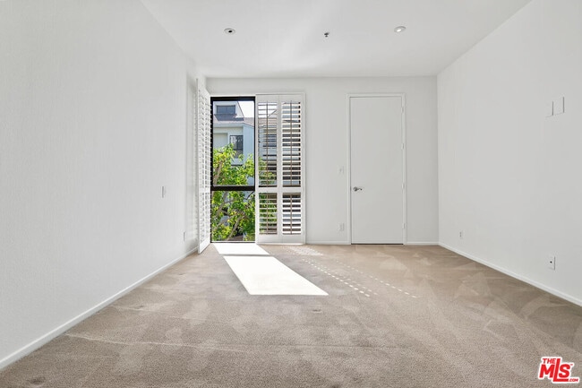 Building Photo - 2131 Century Park Ln