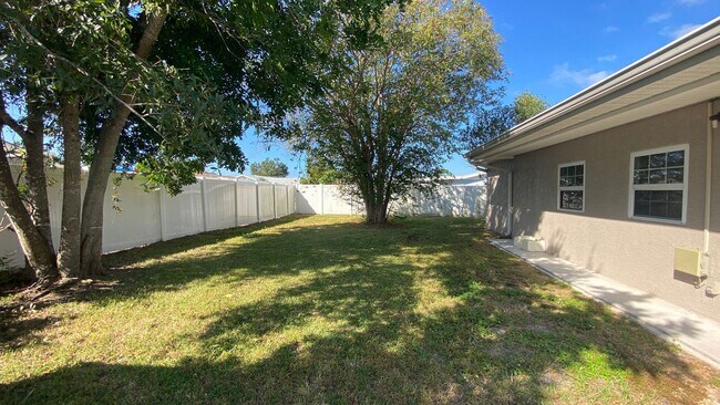 Building Photo - Nicely Remodeled & Updated 3 Bedroom 2 Bat...