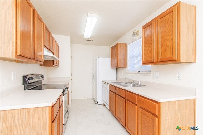 Building Photo - 2900 Southhill Dr