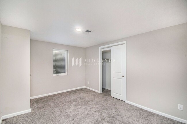 Building Photo - WESTGATE UPDATED RANCH