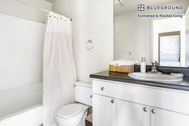 Building Photo - 513 Jibstay Ln