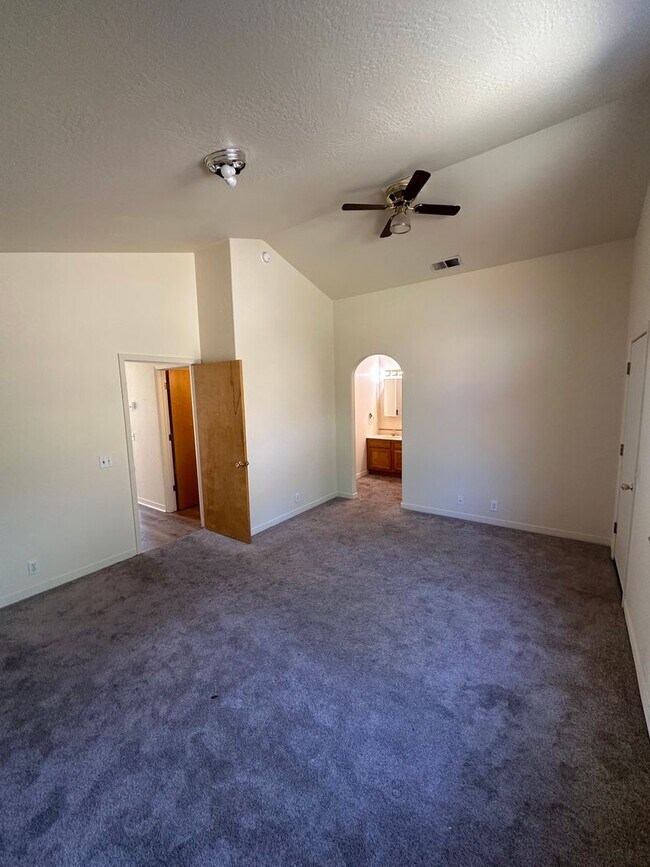 Building Photo - 11530 Rhineland Ave
