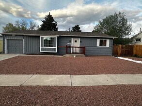 Building Photo - 1431 Northview Dr