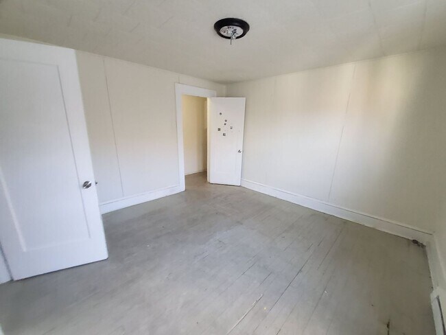 Building Photo - 277 E Spring St