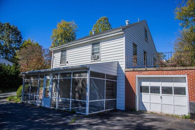 Building Photo - 700 Grove Ave